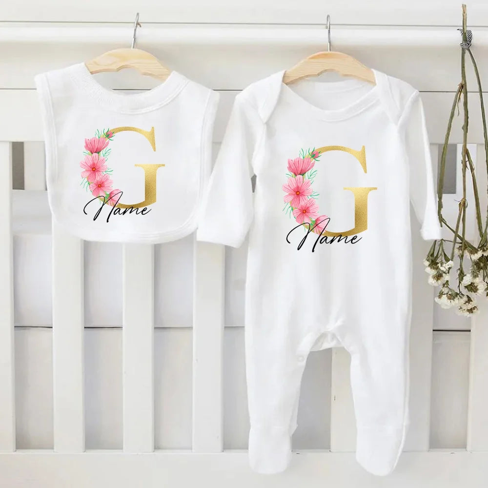 Conjunto de babete e body personalizado