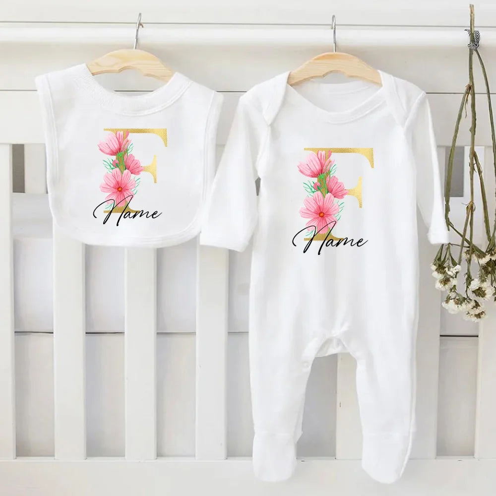 Conjunto de babete e body personalizado