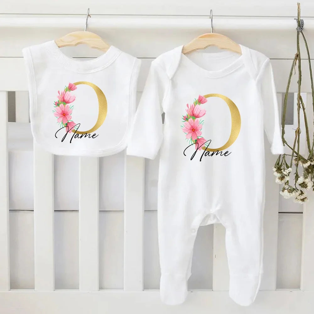 Conjunto de babete e body personalizado