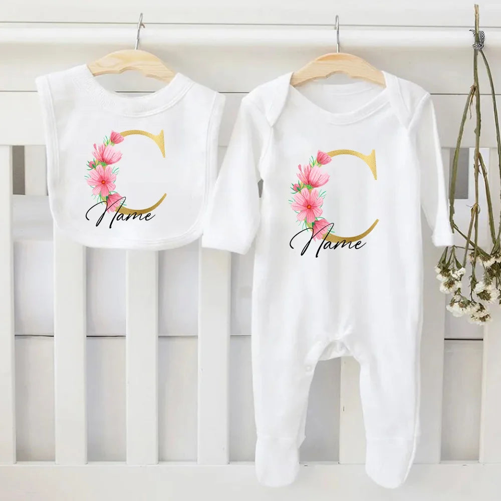 Conjunto de babete e body personalizado