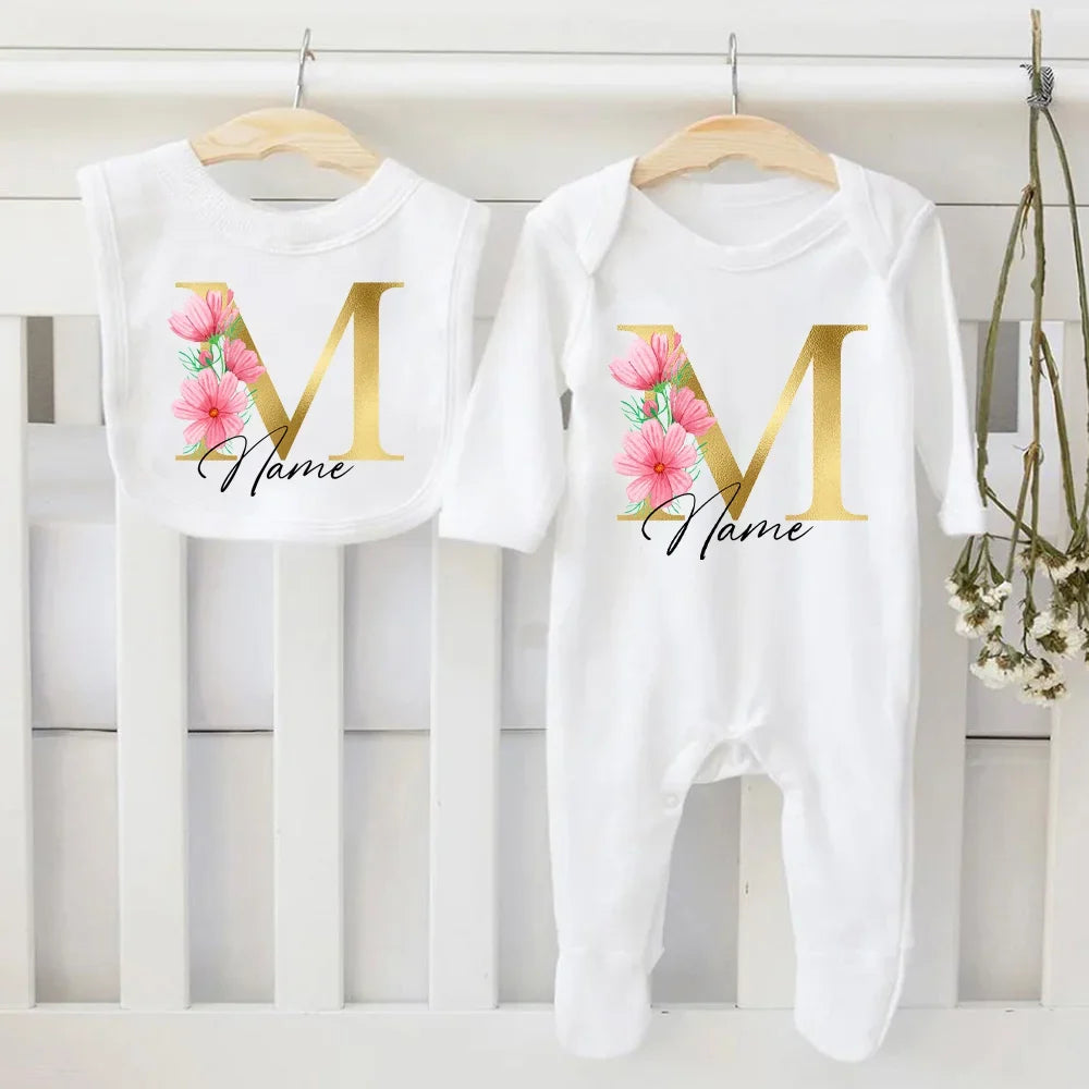 Conjunto de babete e body personalizado