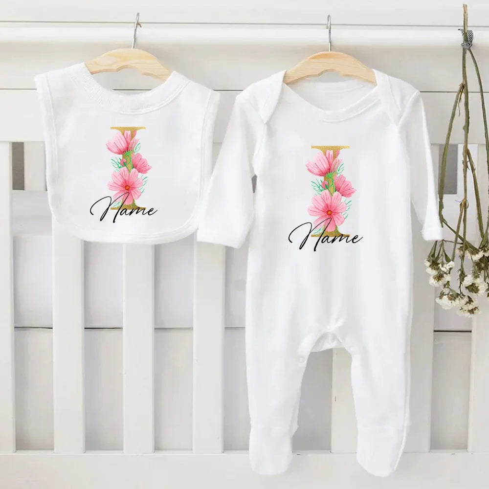 Conjunto de babete e body personalizado
