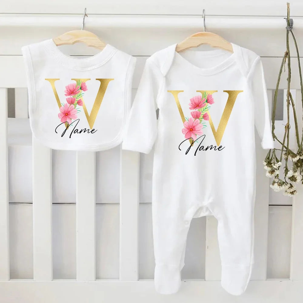 Conjunto de babete e body personalizado