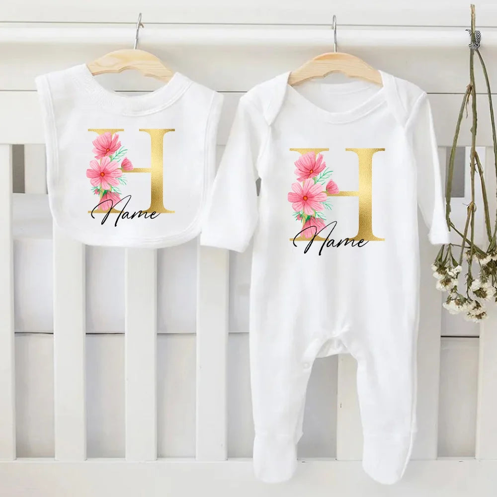 Conjunto de babete e body personalizado